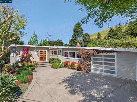 Photo of 31 Ivy Dr Dr, Orinda, CA 94563 (MLS # 41130232)