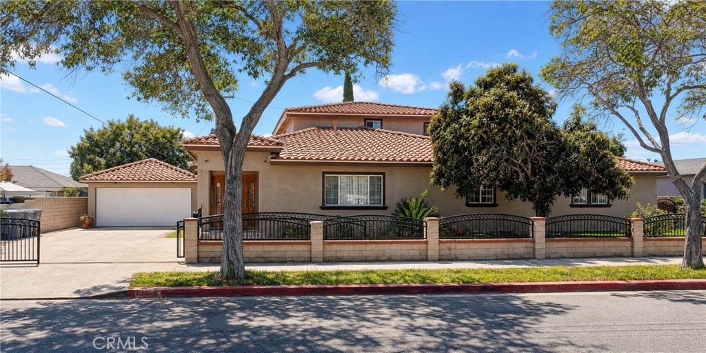 1042 W Mcfadden Avenue