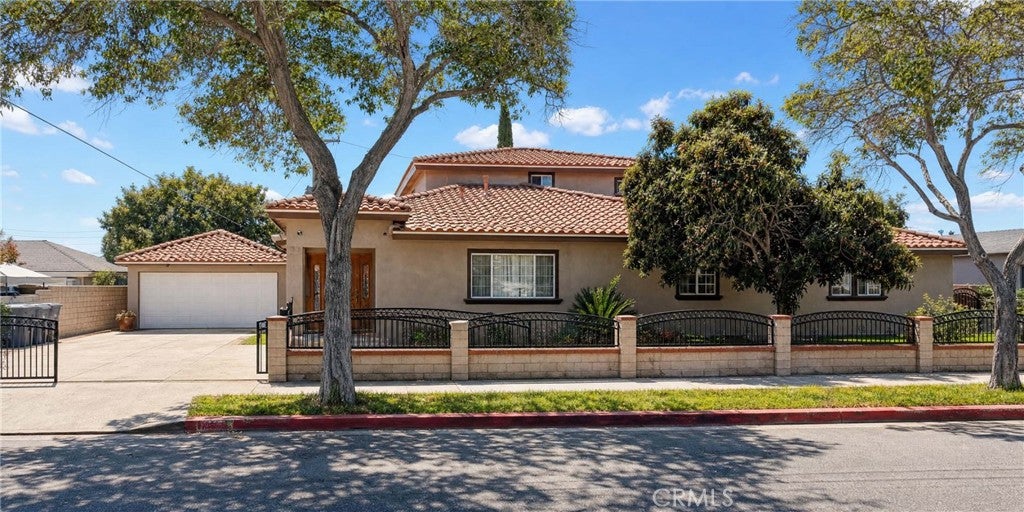 1042 W Mcfadden Avenue
