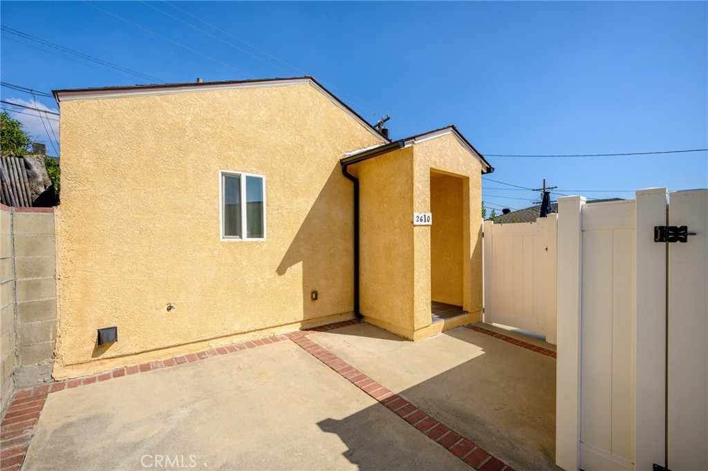 Duplex | 1 Bed/1 Bath/500 Sqft | Recessed Lighting | Laminate Floors | Ductless A/C & Heat | Private Backyard | Street Parking | No Pets | Appliances Include: Refrigerator, Stove/Oven, Stove/Oven, Washer & Dryer.
Tenant Pays for Power Bill.
Owner Pays for Water, Gas & Trash Collection.
Showings start on September 1st!
First months rent + Security Deposit due at signing.
12 month lease term then month to month.