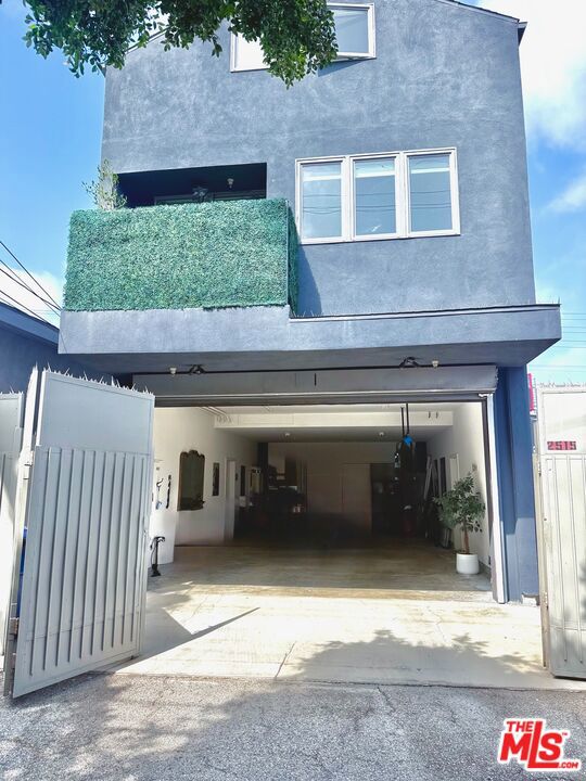 2513 Lincoln Boulevard