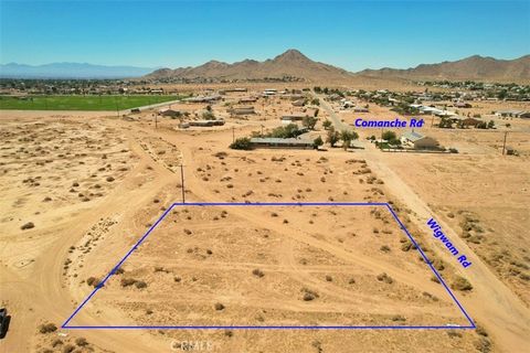 Photo of 23 Wigwam Road, Apple Valley, CA 92307 (MLS # CV26055679)
