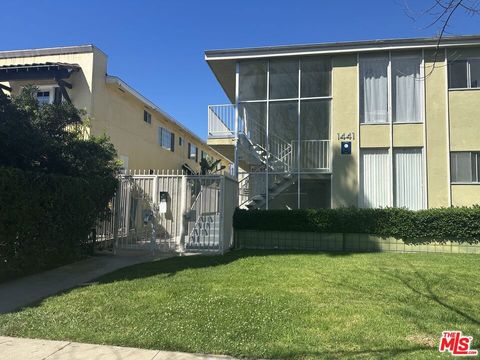 Photo of 1441 S Hayworth Avenue #8, Los Angeles, CA 90035 (MLS # 25621235)