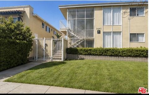 Photo of 1441 S Hayworth Avenue #8, Los Angeles, CA 90035 (MLS # 25621235)