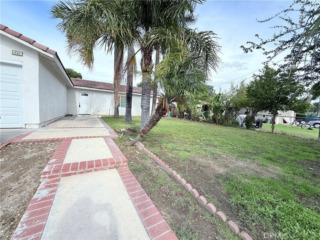 Photo of 17232 Ceres Ave, Fontana, CA 92335 (MLS # CV25266118)