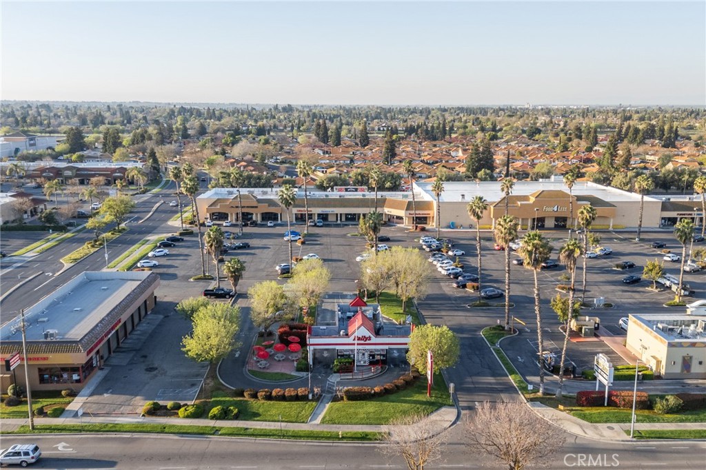 Coldwell Banker Best Realty is pleased to present an Absolute Net Leased Rally’s restaurant located at 2310 W Cleveland Ave., Madera, California. This location has been successfully operating since 2013 and has eight years remaining on the lease, which originally commenced that same year.
The tenant is a well-established, family-owned franchisee with over 30 years of experience, operating 11 Rally’s locations. The lease includes three (3) five-year option periods, with 10% rental increases every five years.
Strategically positioned near the intersection of Cleveland Ave. and N. Schnoor Ave., the property is just 0.5 miles from the California 99 Freeway. It is located in the central retail hub of Madera, surrounded by national credit tenants such as McDonald’s, Taco Bell, Food 4 Less, Lowe’s, Walmart, Walgreens, Dollar Tree, Office Depot, and Petco.