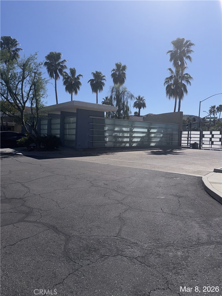 820 E Palm Canyon