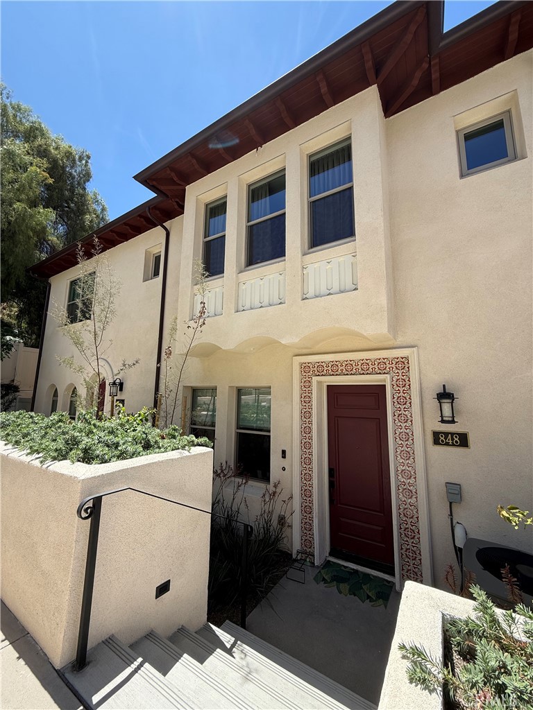 Beautiful New Townhome – Ideal for Families, Couples, or Students Looking to Share
Brand new construction (2024) located in the desirable Las Colinas community in the City of Walnut. This stunning Spanish Colonial-style townhome features high ceilings throughout and an open-concept floor plan with upgraded flooring on the main level and custom Italian carpet upstairs.
The gourmet kitchen is equipped with premium Italian "Bertazzoni" gas range and dishwasher, shaker-style cabinetry, Corian countertops, and a spacious walk-in pantry. The 2-car attached garage includes a 220V EV charger and ample storage space. Plenty of additional street parking is available.
Conveniently located near Costco, shops, and popular dining options. Enjoy Walnut’s 30 miles of scenic hiking trails, cultural arts centers, outdoor concerts, and year-round festivals.
Just minutes from top-rated schools, Mt. San Antonio College, and Cal Poly Pomona, with over 10 daycare centers, Montessori programs, and preschools nearby. Easy access to the 10, 60, 605, and 57 freeways for a smooth commute throughout Los Angeles, Orange County, and surrounding areas.