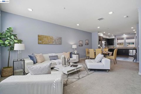 Photo of 102 Fanuncio Ln Ln, Hayward, CA 94544 (MLS # 41127443)