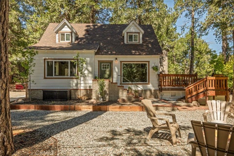 Photo of 27689 Rim Of The World Drive, Lake Arrowhead, CA 92326 (MLS # IG26133007)