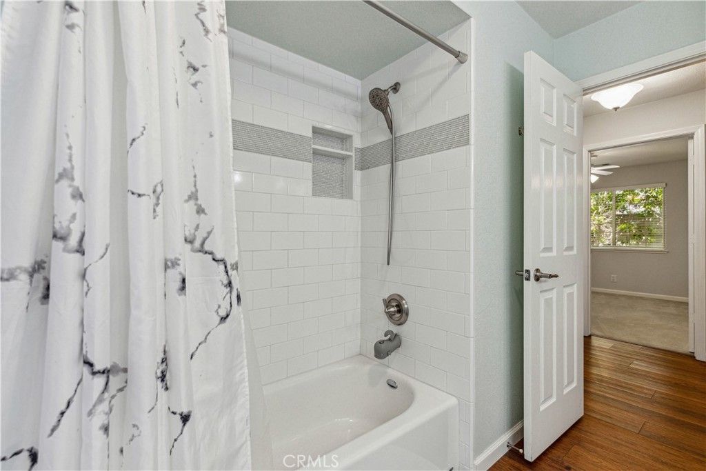 listing image 130729237217676409714
