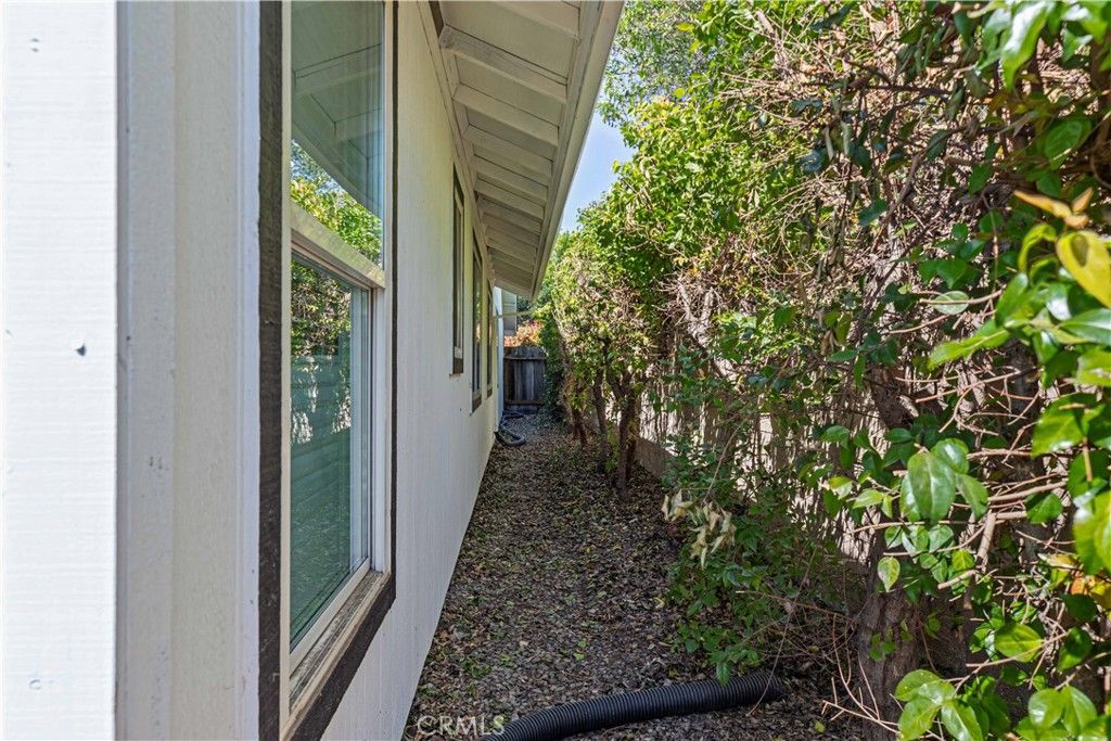 listing image 130725335112417663159