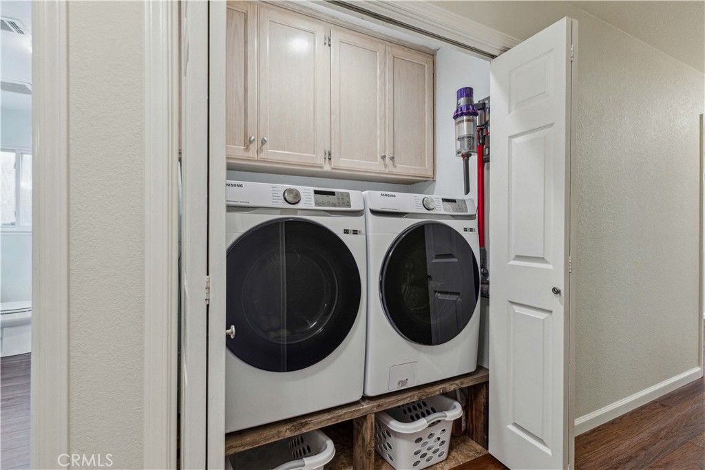 listing image 130724651001698922753