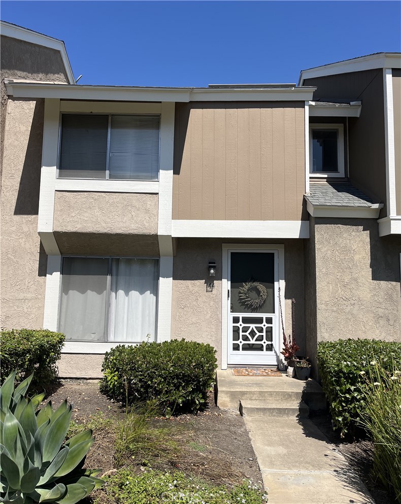 Very nice TOWNHOME in Woodbridge community --(inside the loop ). Close to park ,school and northlake .