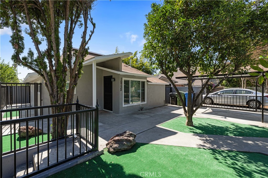 Special financing is available with potential lender-paid assistance—ask for details! This fully renovated, turnkey 3-bedroom, 2-bathroom home is located in the heart of the vibrant NoHo Arts District. The thoughtfully designed layout features two downstairs bedrooms with a full bath and a spacious, private upstairs primary retreat with its own ensuite. Recent upgrades include a brand-new HVAC system, tankless water heater, remodeled kitchen and bathrooms, Jacuzzi, new flooring, and so much more. Perfectly situated in the Arts District—renowned for its theaters, galleries, cafes, creative spaces, dance, and live music—this home places you right at the center of it all. Opportunities like this don’t last long, so be sure to see it before it’s gone!