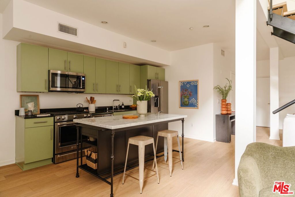 4111 W Sunset Boulevard 111