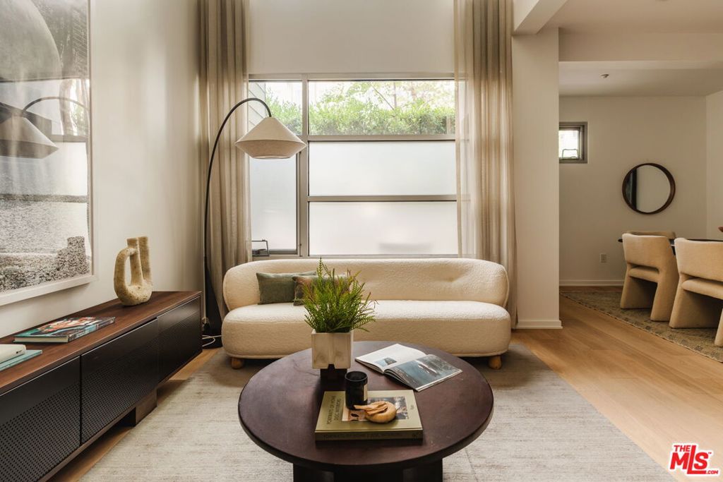 4111 W Sunset Boulevard 111, Los Angeles CA 90029