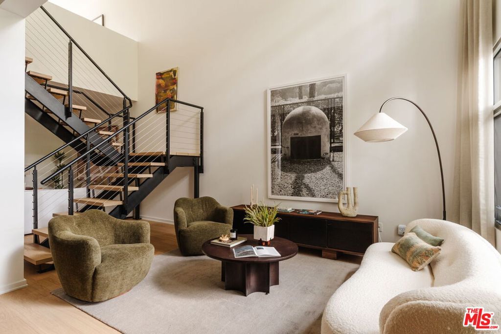 4111 W Sunset Boulevard