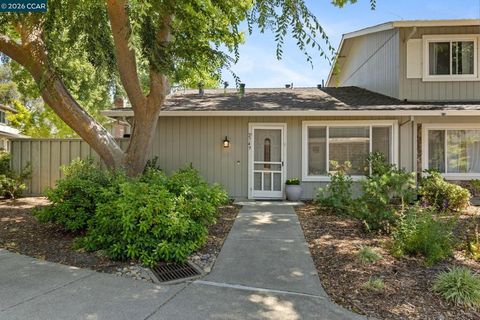Photo of 2749 Fountainhead Dr Dr, San Ramon, CA 94583 (MLS # 41120367)
