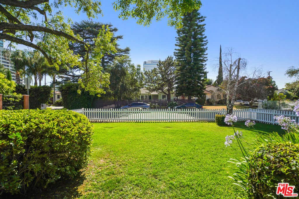 Photo of 4648 Columbus Avenue, Sherman Oaks, CA 91403 (MLS # 26854369)