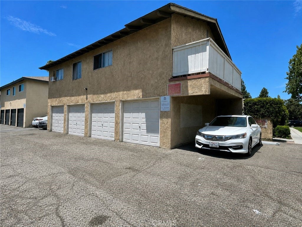 2236 E Franzen