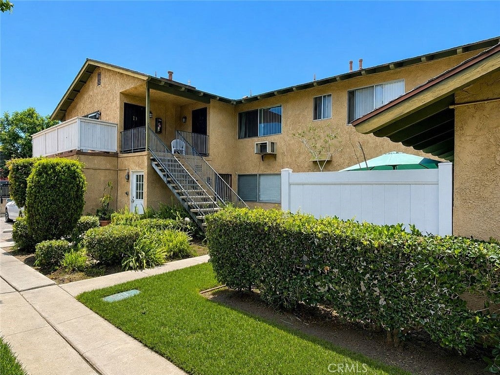 2236 E Franzen