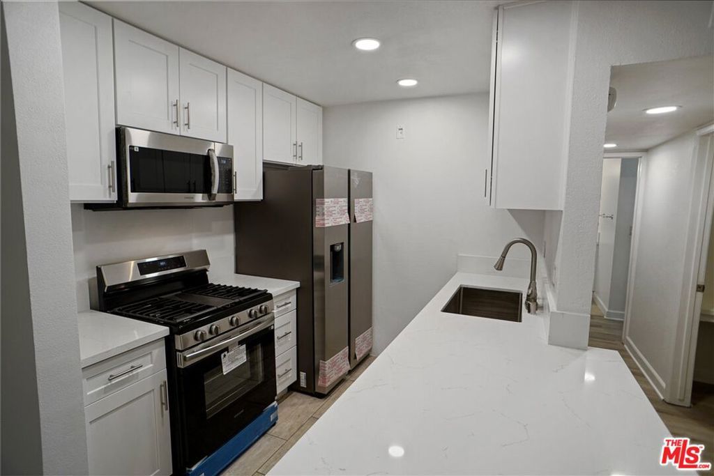 Photo of 18620 Hatteras Street #180, Tarzana, CA 91356 (MLS # 26850813)