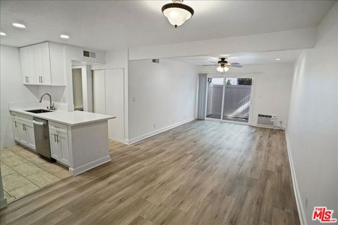 Photo of 18620 Hatteras Street #180, Tarzana, CA 91356 (MLS # 26850813)