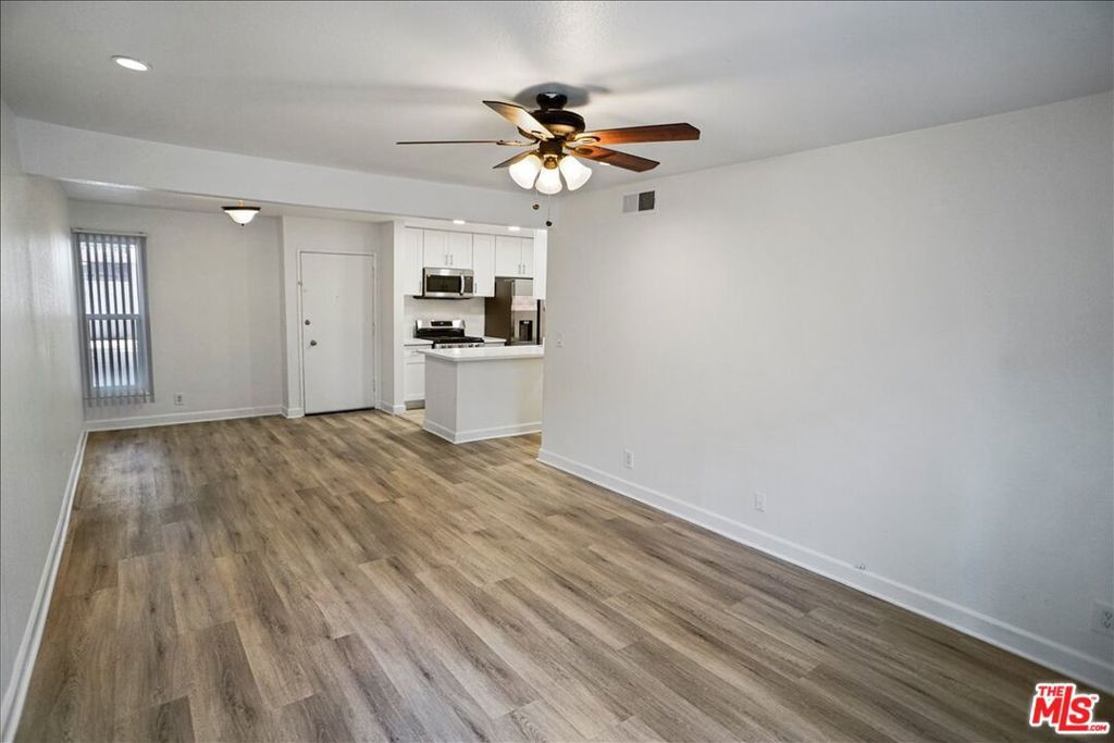 Photo of 18620 Hatteras Street #180, Tarzana, CA 91356 (MLS # 26850813)