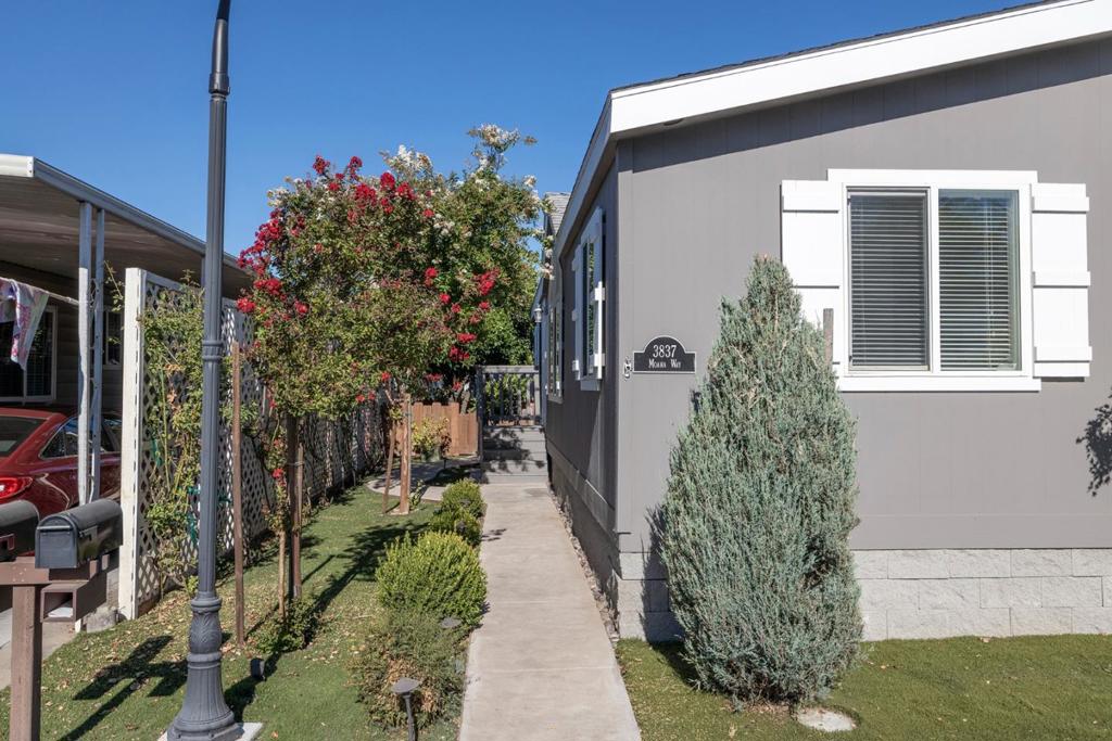 3837 Moana Way 31