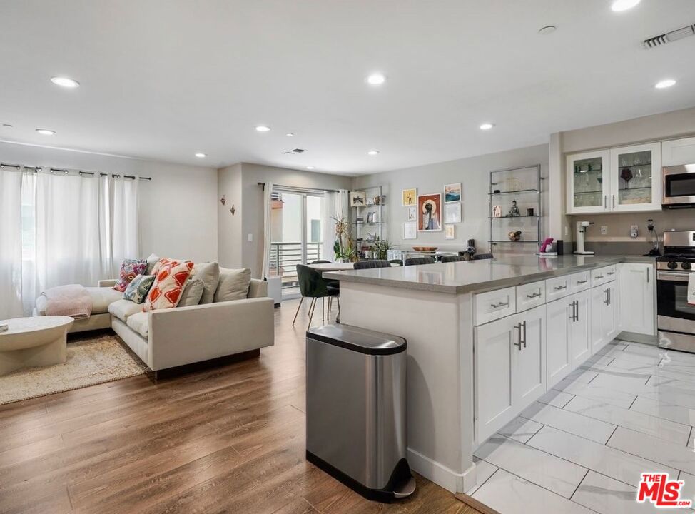 14321 Irma Way, Los Angeles CA 91405