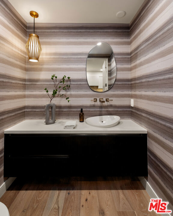 Properties 3 505 S Barrington Avenue 307