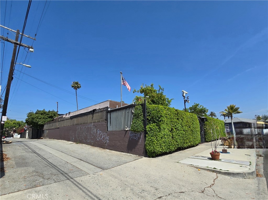 2949 S Harcourt Avenue