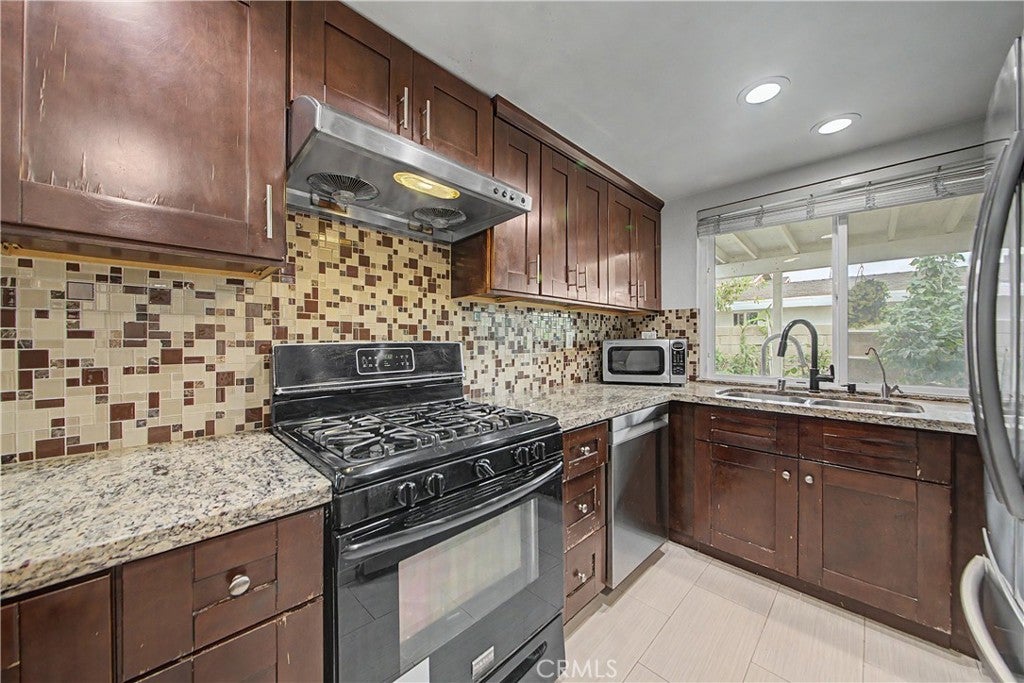 13038 Parkview