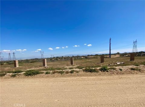 Photo of 6920 Baldy Mesa Road, Phelan, CA 92344 (MLS # HD25091745) Photo of 6920 Baldy Mesa Road, Phelan, CA 92344 (MLS # HD25091745)