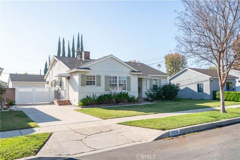Photo of 19218 Schoolcraft, Reseda, CA 91335 (MLS # SR25278307)
