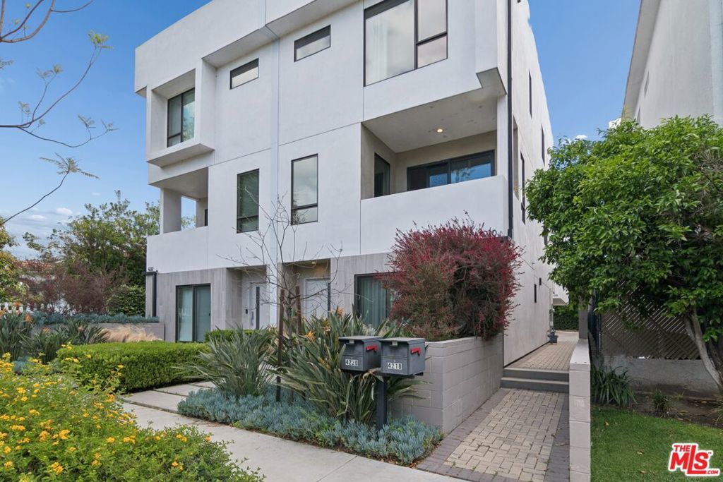 Photo of 4218 Gentry Avenue, Studio City, CA 91604 (MLS # 26718933)