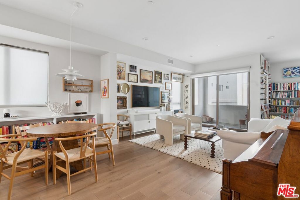 Photo of 4218 Gentry Avenue, Studio City, CA 91604 (MLS # 26718933)