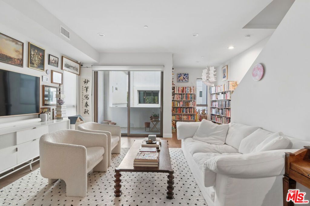 Photo of 4218 Gentry Avenue, Studio City, CA 91604 (MLS # 26718933)