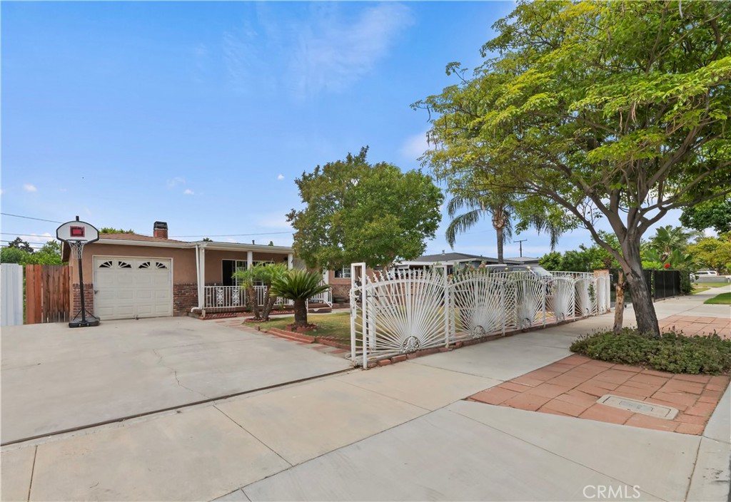931 N Del Norte Ave
