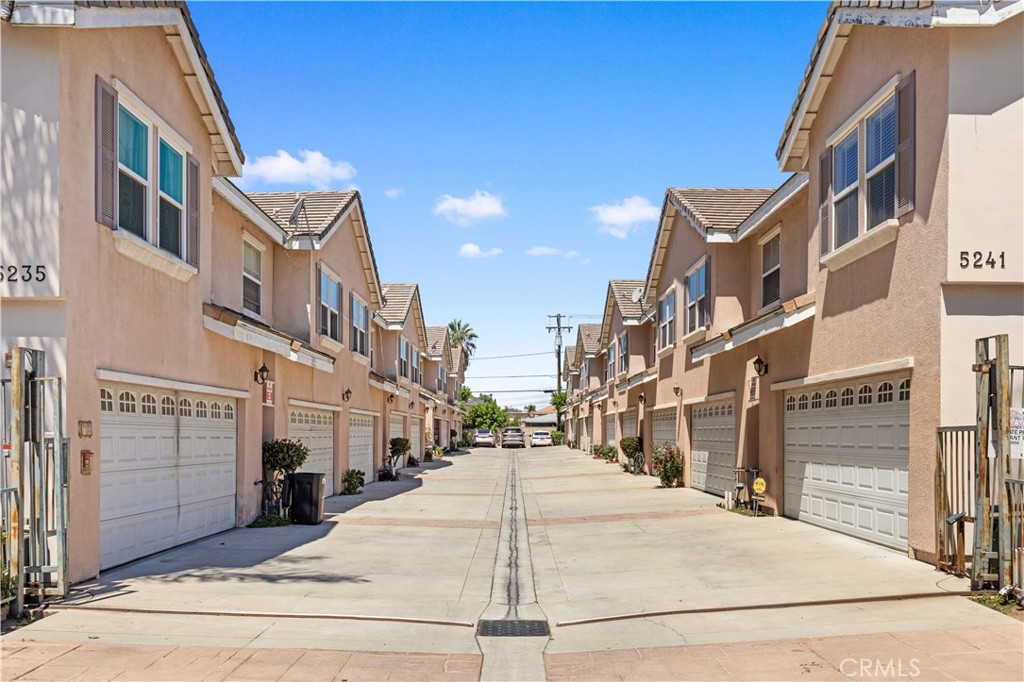 5237 Rosemead A