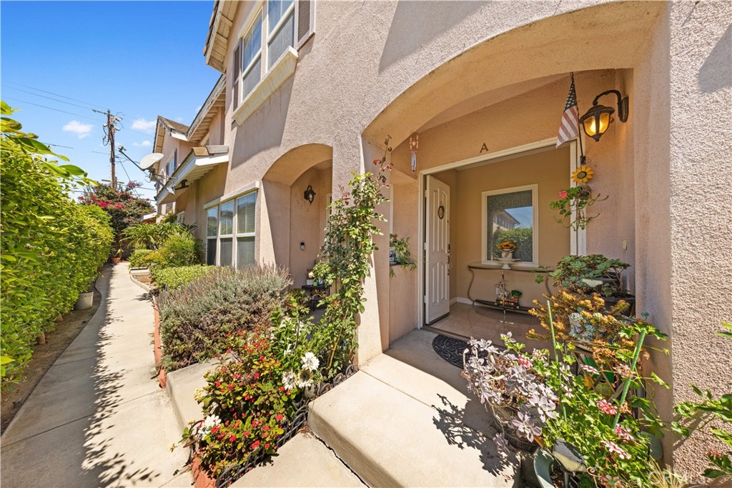 5237 Rosemead A