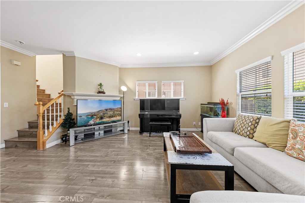 5237 Rosemead A