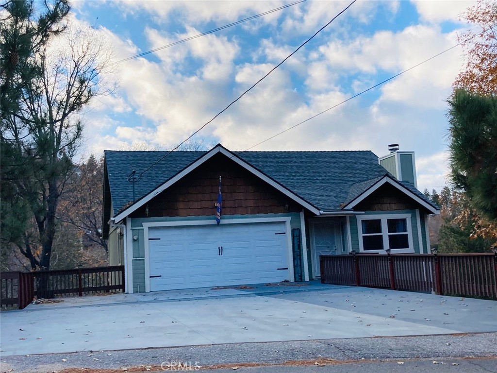 Amazing Chalet with Garage
Amazing Chalet with Two Car garage, 3 Bedroom and Two Bath with gorgeous views.