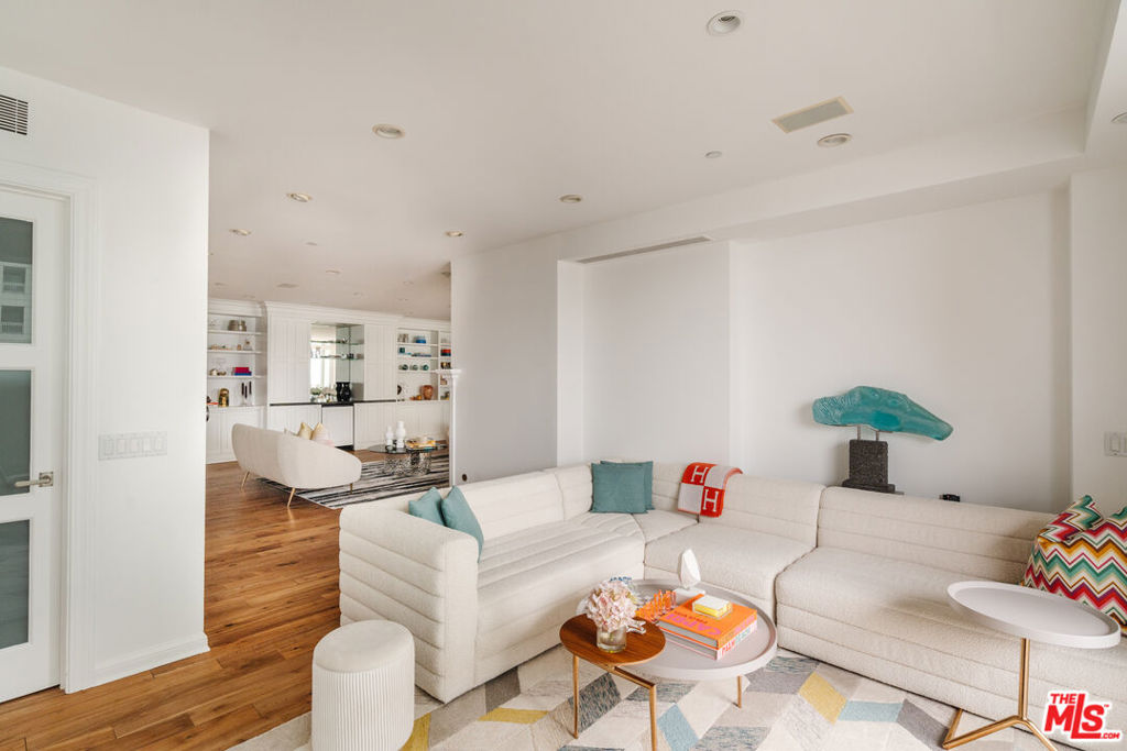 10375 Wilshire Boulevard 11H