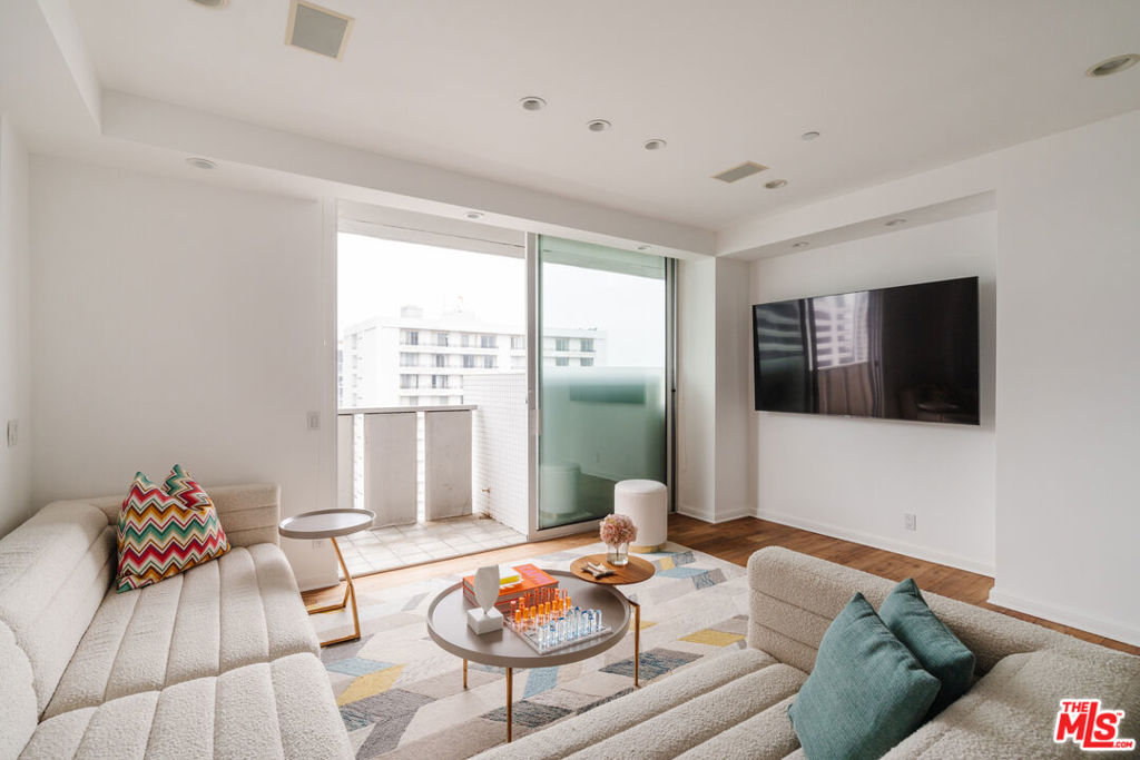 10375 Wilshire Boulevard 11H