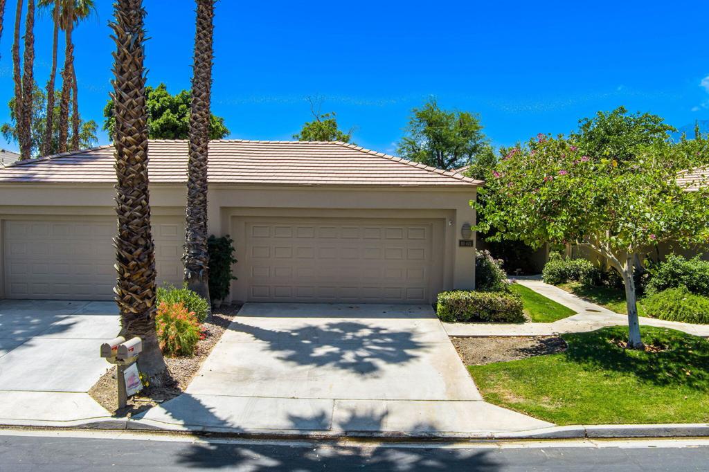 Available for rental from July 2025-, October 31,2025. On the golf course with great views of the mountains and golf course. The community pool is two condo's away PGA Stadium is a private 24 hour gate guarded community. Located just minutes away from downtown La Quinta, public pickleball, tennis courts, and many wonderful restaurants. Nicely updated kitchen and two bedrooms with ensuite bathrooms.