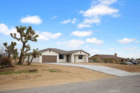 Photo of 58778 Sun Oro Road, Yucca Valley, CA 92284 (MLS # JT26032486)