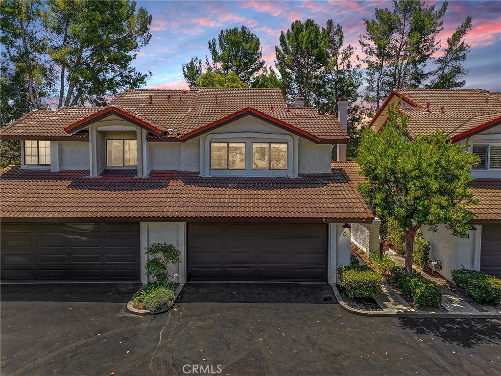 6 Shadow Hill LN
