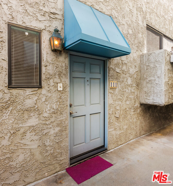 11643 Chandler Boulevard 111